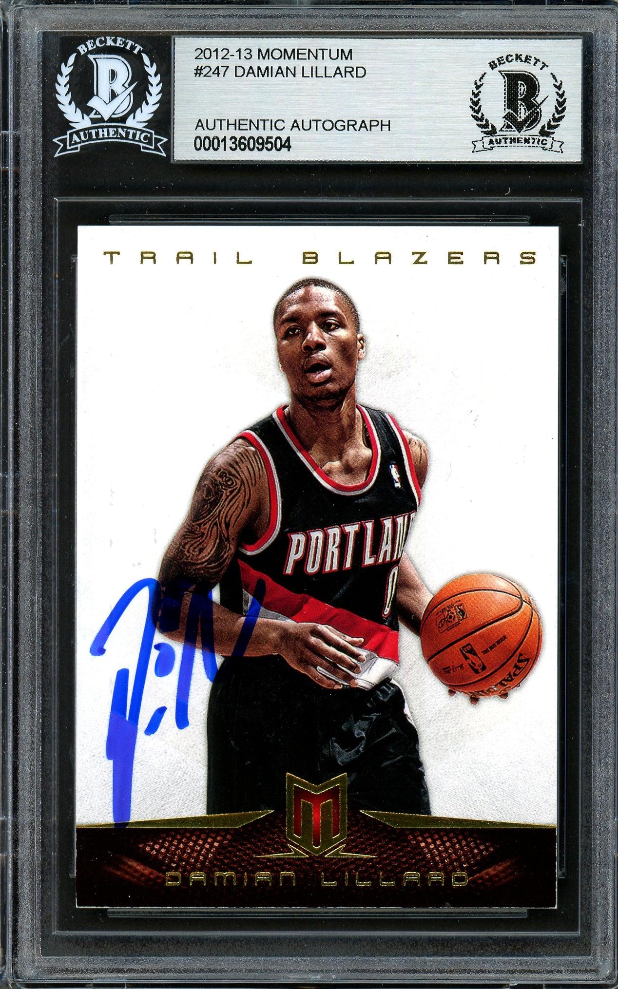 Damian Lillard Autographed 2012-13 Panini Momentum Rookie Card