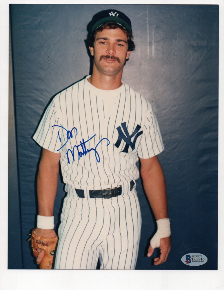 Don Mattingly Signed 8x10 Photo (Beckett E03916)