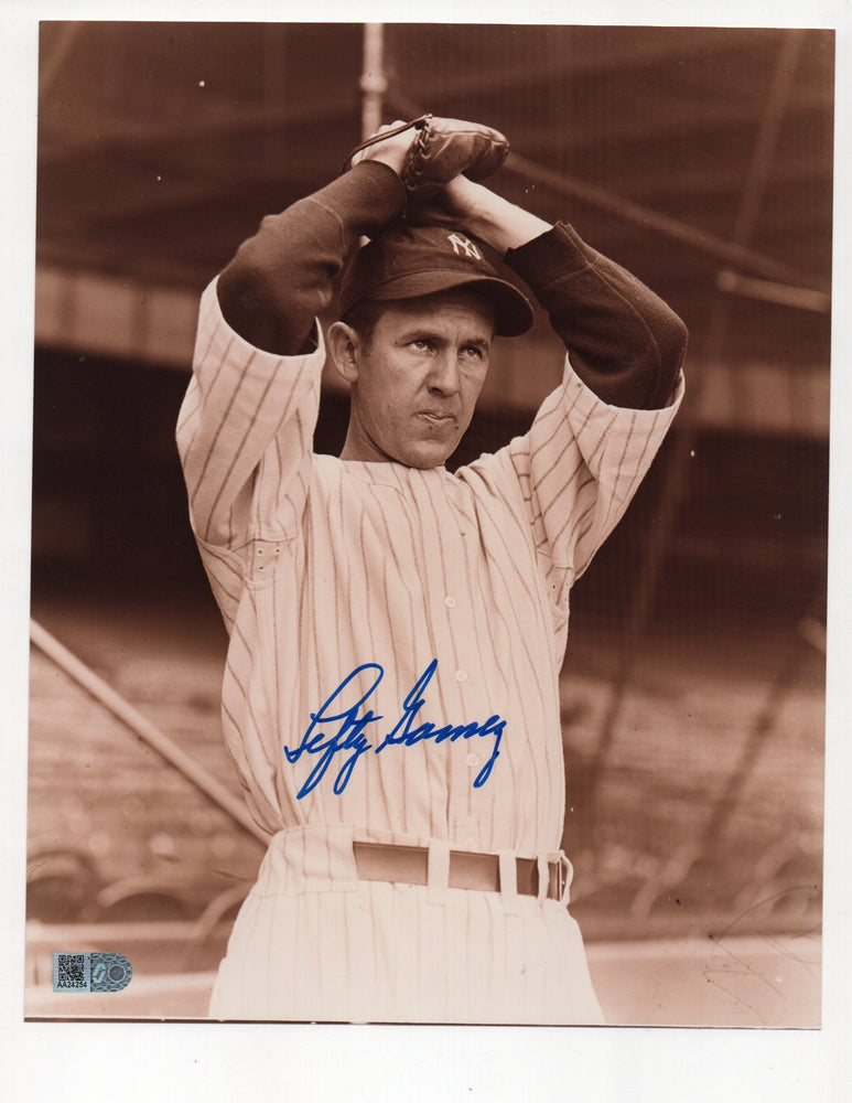 Lefty Gomez Signed 8x10 Photo (AIV AA24254)