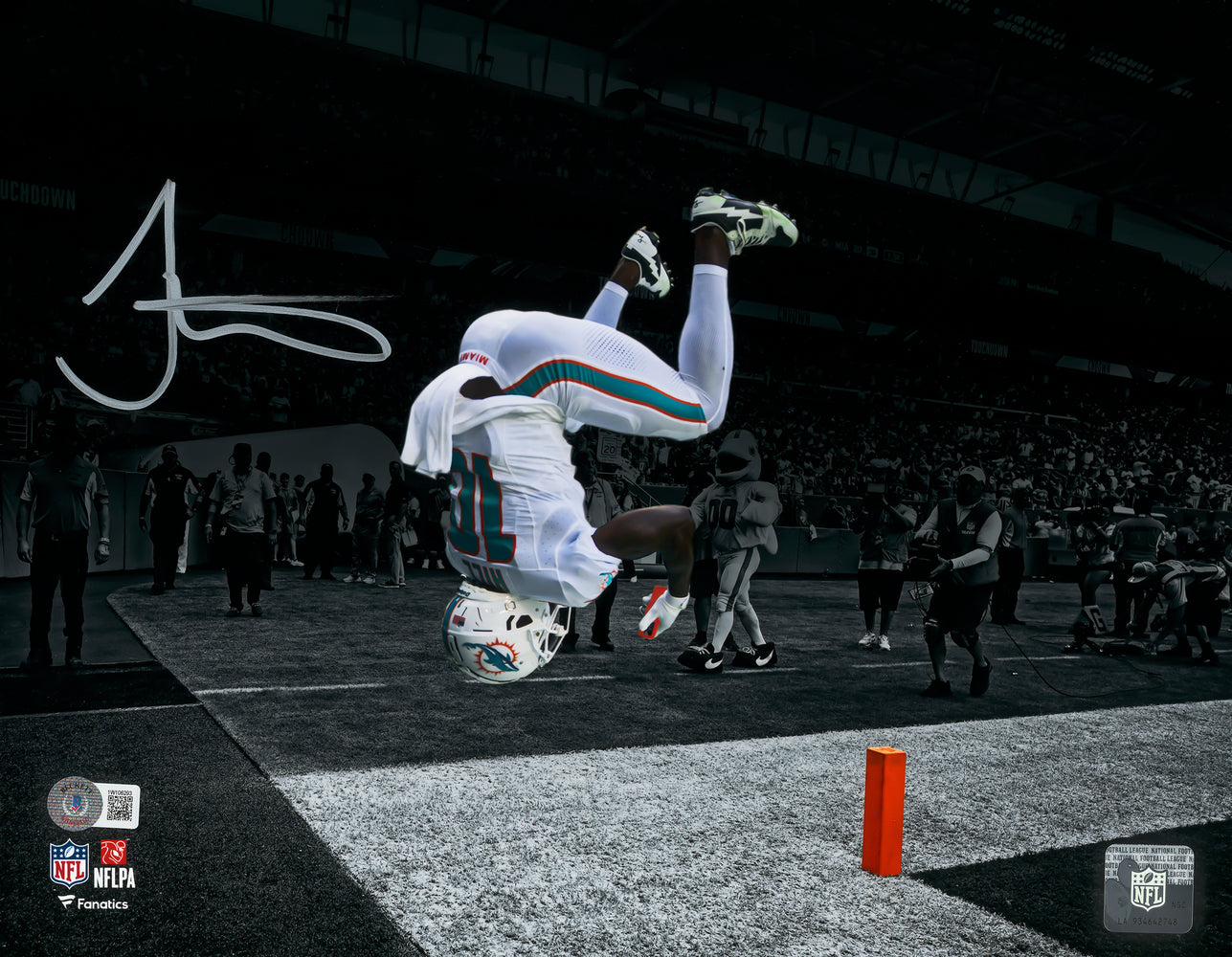 Tyreek Hill Autographed 11x14 Photo Miami Dolphins Spotlight Selfie Backflip Beckett BAS Witness