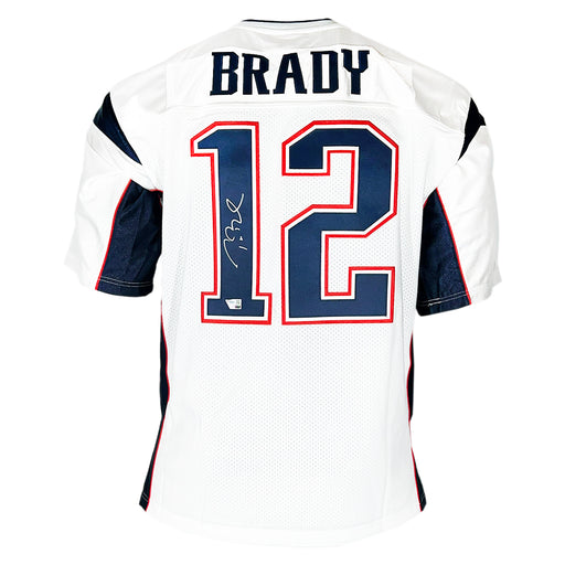 Tom Brady Signed New England Patriots Mitchell & Ness Throwbacks 2000 Authentic Football Jersey (Fanatics XD21609524)