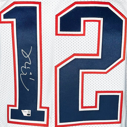 Tom Brady Signed New England Patriots Mitchell & Ness Throwbacks 2000 Authentic Football Jersey (Fanatics XD21609524)