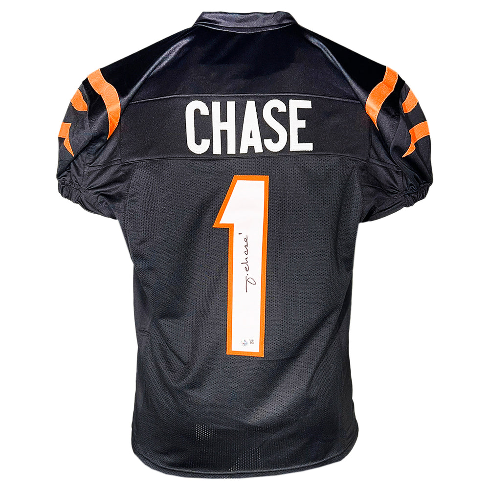 Ja'Marr Chase Signed Cincinnati Black Game Style Football Jersey (Beckett)