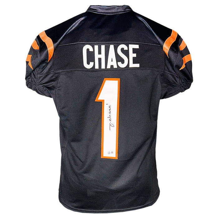 Ja'Marr Chase Signed Cincinnati Black Game Style Football Jersey (Beckett)