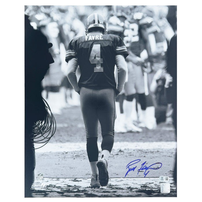 Brett Favre Signed Pose 2 Football 16x20 Photo (Beckett)