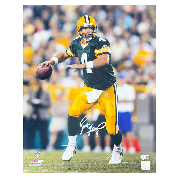 Brett Favre Signed Pose 5 Football 16x20 Photo (Beckett) — RSA