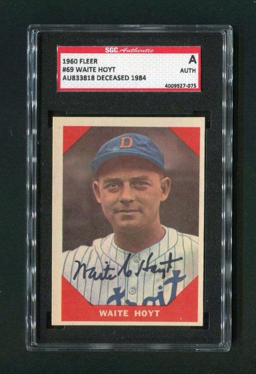 1960 Fleer Waite Hoyt #69 SGC Signed Baseball Card - RSA