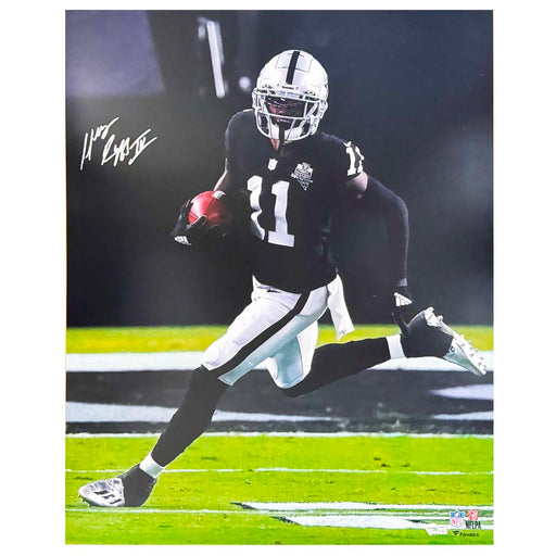 Henry Ruggs III Signed Pose 2 Football 16x20 Photo (Fanatics)