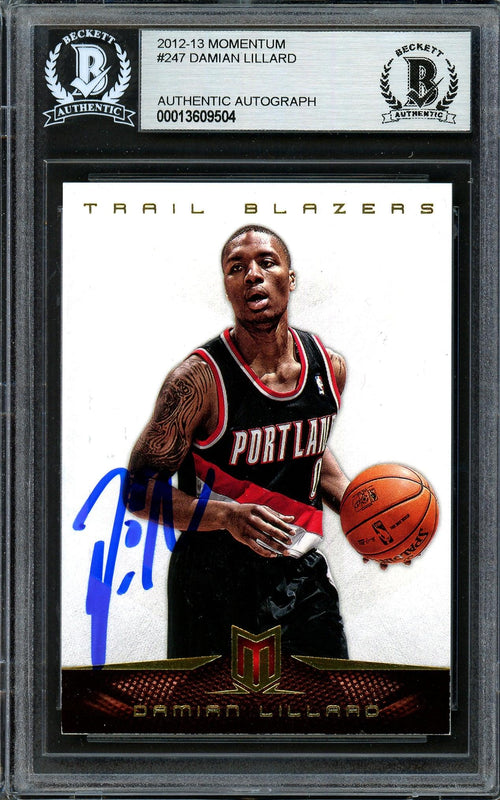 Damian Lillard Autographed 2012-13 Panini Momentum Rookie Card
