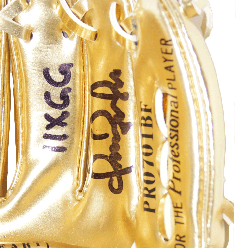 Omar Vizquel Autographed Rawlings Mini Gold Glove (JSA) with 11X GG Inscription - RSA