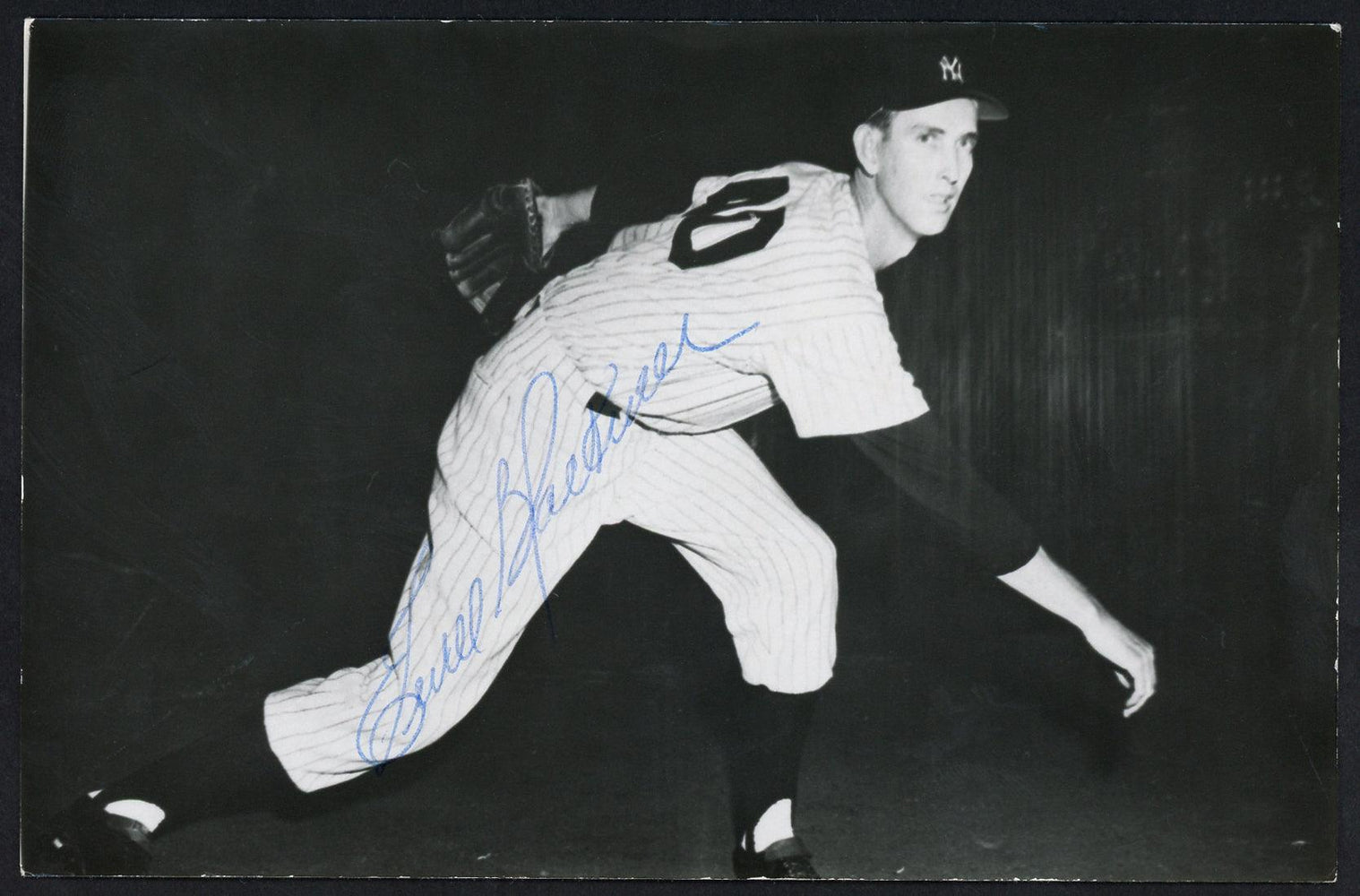 Ewell Blackwell Autographed 3.5x5.5 Postcard New York Yankees SKU #153948 - RSA