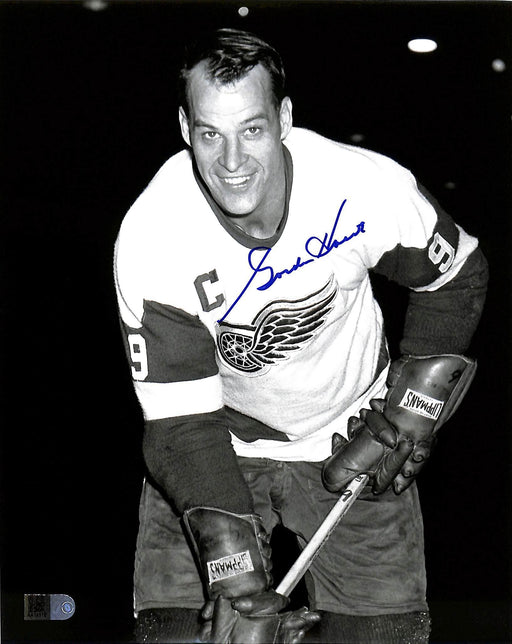 gordie howe signed 8x10 photo in white aiv certificate of authenticity