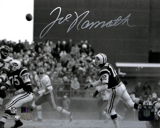joe namath signed 8x10 photo black & white aiv certificate of authenticity