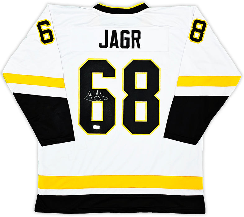 Pittsburgh Penguins Jaromir Jagr Autographed White Jersey Beckett BAS Witness Stock #220681