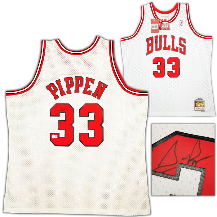 Chicago Bulls Scottie Pippen Autographed White Authentic Mitchell & Ness 1997-98 Hardwood Classics Swingman Jersey Size XXL Beckett BAS Witness Stock #210846