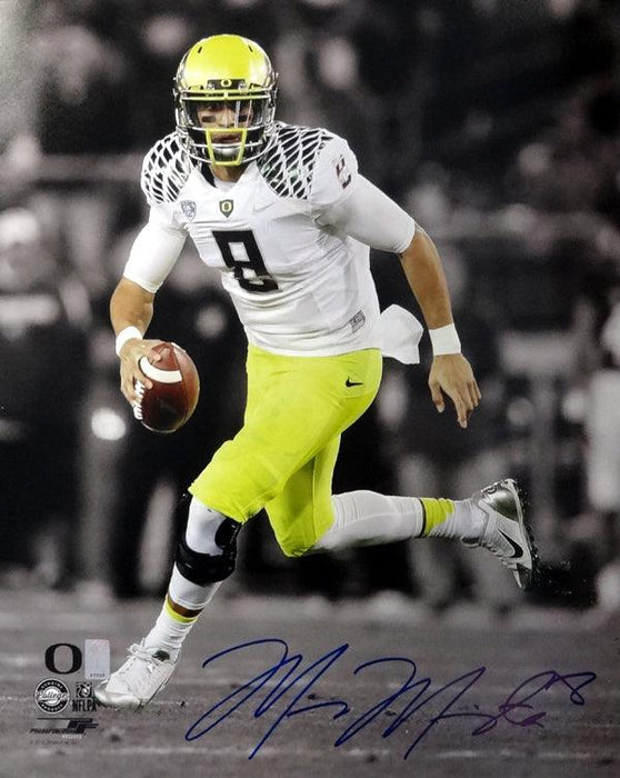 Marcus Mariota Autographed 16x20 Photo Oregon Ducks MM Holo Stock #89221 - RSA