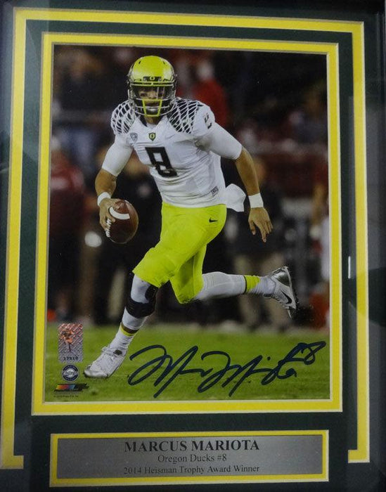Marcus Mariota Autographed Framed 8x10 Photo Oregon Ducks MM Holo Stock #89822 - RSA