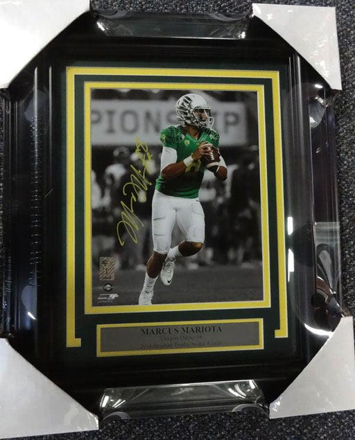 Marcus Mariota Autographed Framed 8x10 Photo Oregon Ducks MM Holo Stock #89823 - RSA