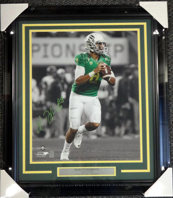 Marcus Mariota Autographed Framed 16x20 Photo Oregon Ducks MM Holo Stock #89814 - RSA