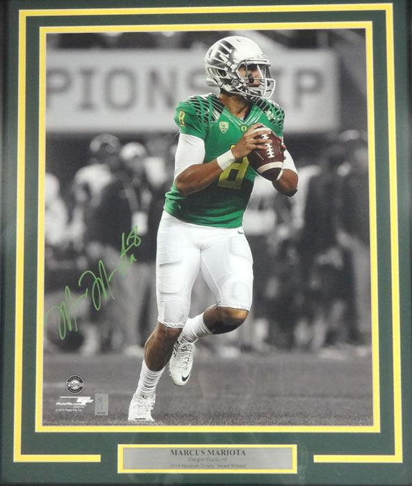Marcus Mariota Autographed Framed 16x20 Photo Oregon Ducks MM Holo Stock #89814 - RSA