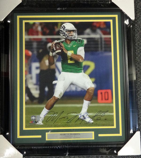 Marcus Mariota Autographed Framed 16x20 Photo Oregon Ducks MM Holo Stock #89810 - RSA