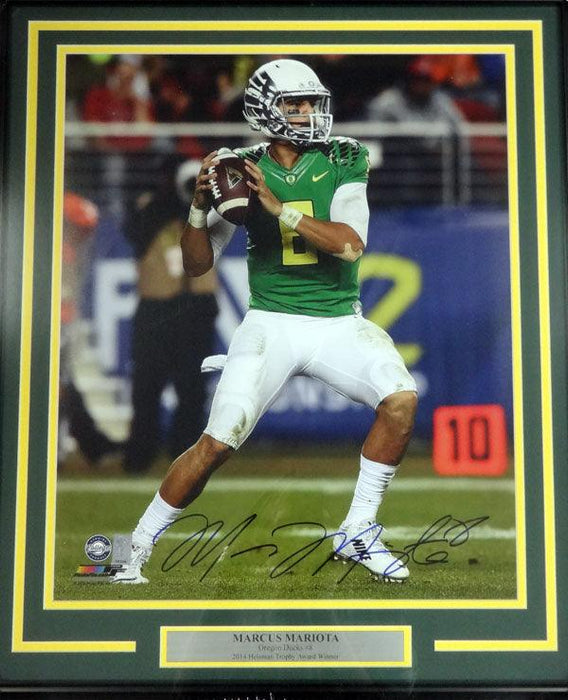 Marcus Mariota Autographed Framed 16x20 Photo Oregon Ducks MM Holo Stock #89810 - RSA