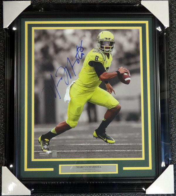Marcus Mariota Autographed Framed 16x20 Photo Oregon Ducks MM Holo Stock #89809 - RSA