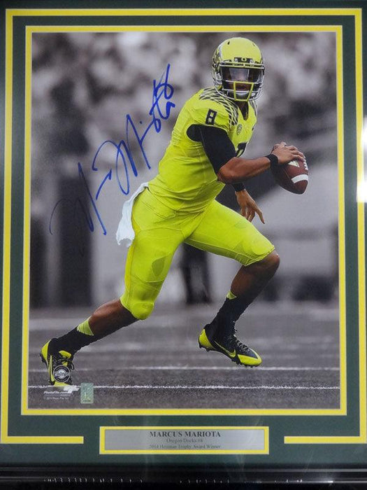 Marcus Mariota Autographed Framed 16x20 Photo Oregon Ducks MM Holo Stock #89809 - RSA