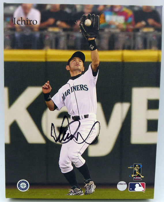 Ichiro Suzuki Autographed 7.5x9.5 Stretched Canvas Photo Seattle Mariners IS Holo SKU #202101 - RSA