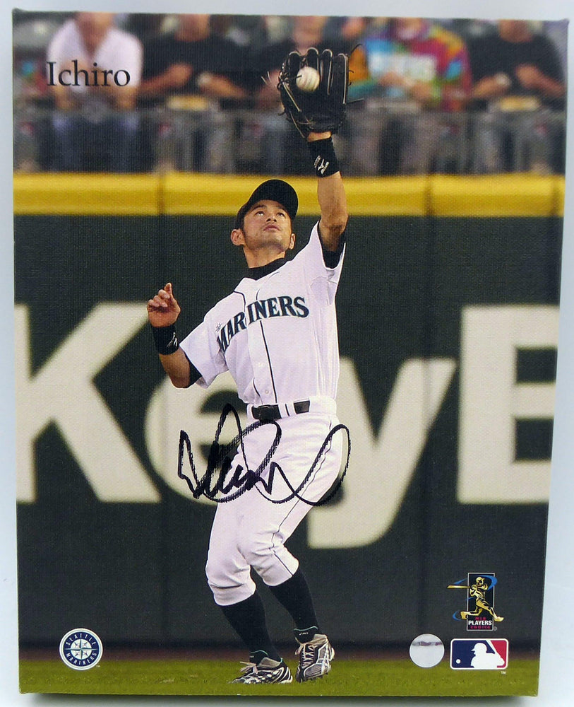 Ichiro Suzuki Autographed 7.5x9.5 Stretched Canvas Photo Seattle Mariners IS Holo SKU #202101 - RSA