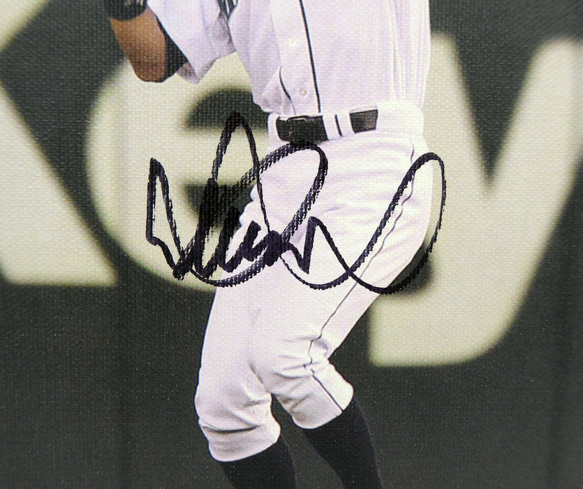 Ichiro Suzuki Autographed 7.5x9.5 Stretched Canvas Photo Seattle Mariners IS Holo SKU #202101 - RSA