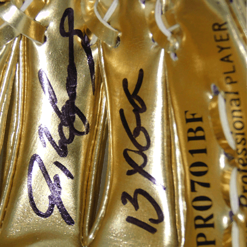 Ivan Rodriguez Autographed Mini Gold Rawlings Baseball Glove 13 GG Inscription (JSA) - RSA