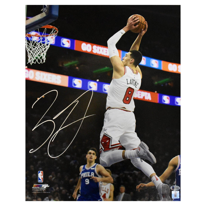 Zach LaVine Autographed 16x20 Bulls Basketball Photo (Beckett) - RSA